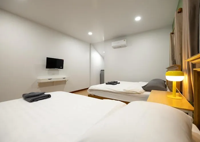 Private Garden Room , Cozy Stay For 3
